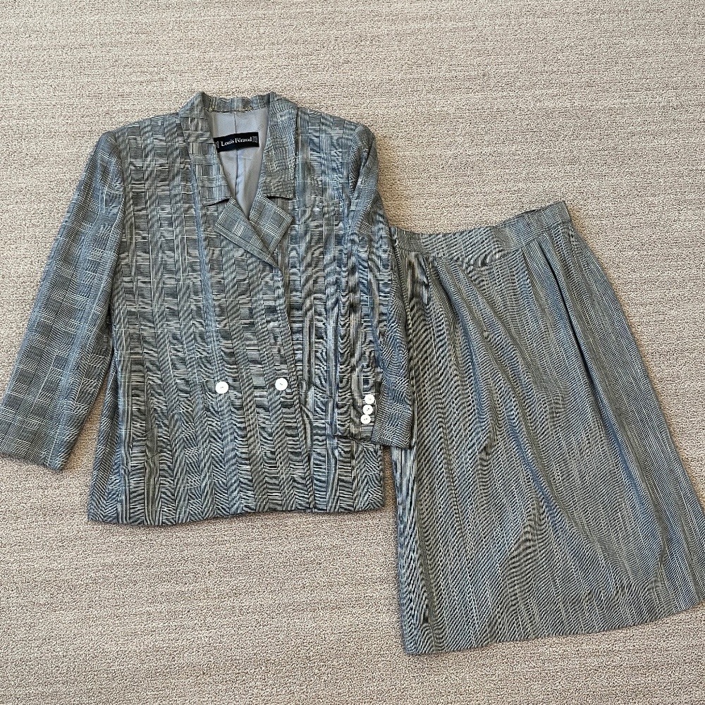 Beautiful, vintage Louis Feraud suit. US 10, excellent condition